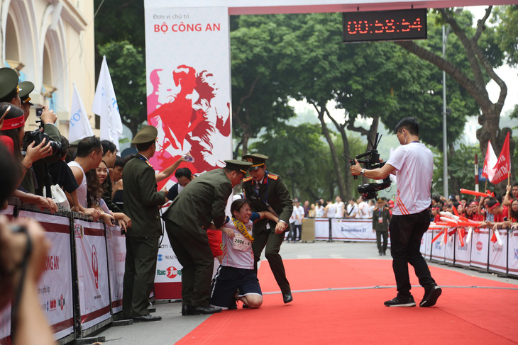 Giải chạy Kizuna Ekiden: Ngày hội thể thao vui vẻ - Ảnh 14.