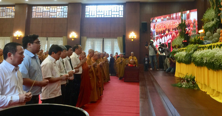 Cầu siêu cho nạn nhân tử vong vì tai nạn giao thông - Ảnh 1.