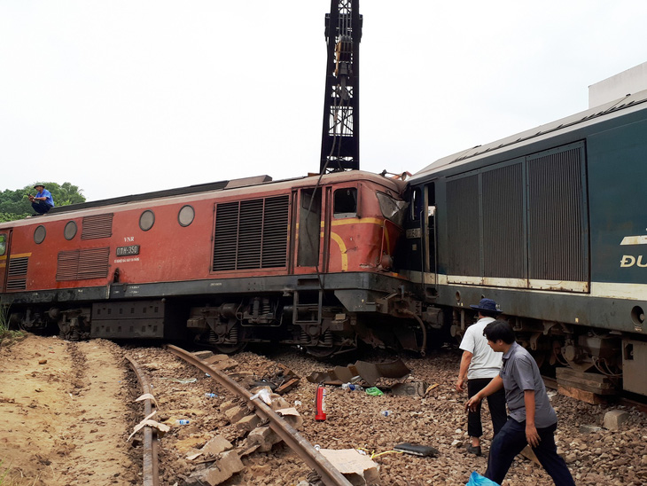 Khởi tố lái tàu vụ hai tàu hàng tông nhau ở ga Núi Thành - Ảnh 1.