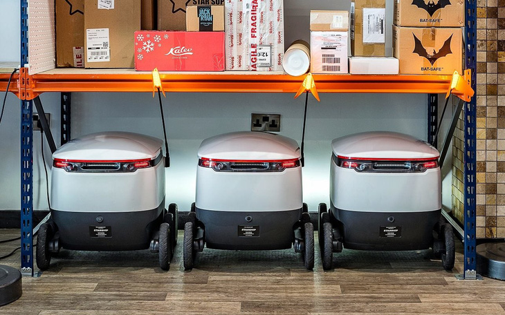 Dịch vụ robot giao hàng đầu tiên trên thế giới ra mắt ở Anh - Ảnh 1.