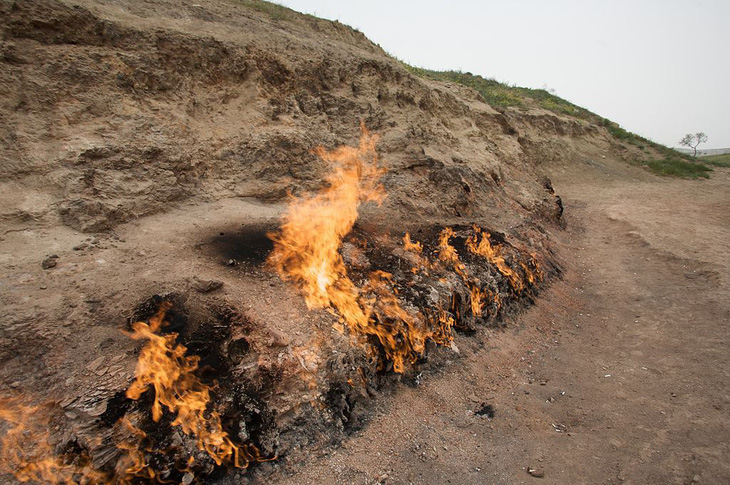 Khám phá những ngọn lửa bất diệt ở Azerbaijan - Ảnh 4.
