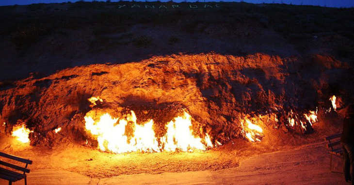 Khám phá những ngọn lửa bất diệt ở Azerbaijan - Ảnh 3.