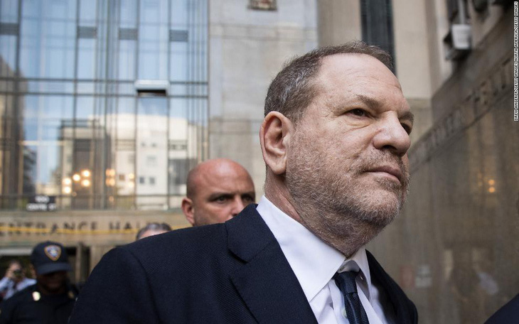 Ông trùm Harvey Weinstein bị tố 