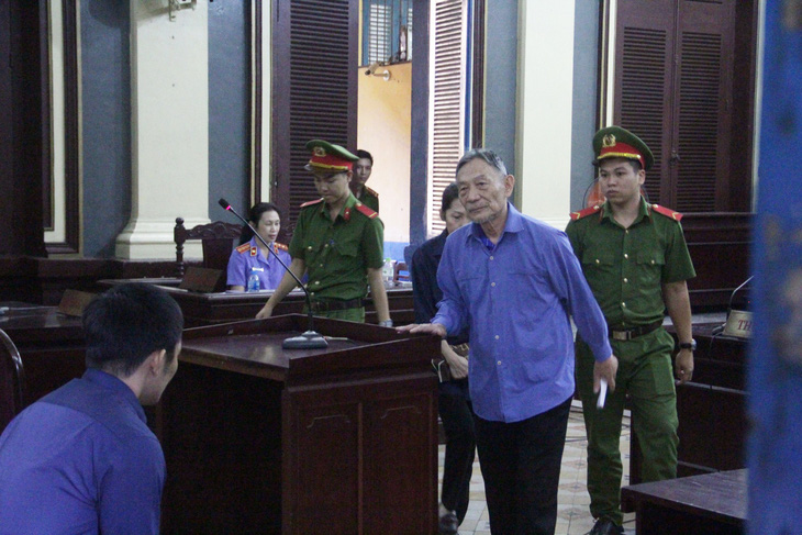 Nguyên tổng giám đốc Công ty Tài chính cao su Việt Nam lại hầu tòa - Ảnh 1.