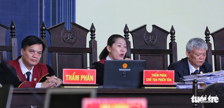 Bị cáo Nguyễn Thanh Hóa phản cung, không nhận bảo kê đánh bạc - Ảnh 3.
