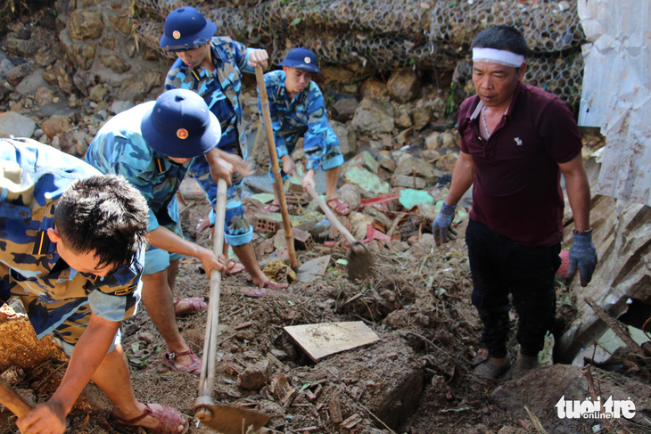 Đã có 17 người chết sau vụ sạt lở núi tại Nha Trang - Ảnh 1.