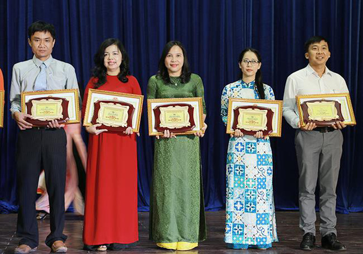 Giảng viên Duy Tân nhận danh hiệu Nhà giáo Đà Nẵng tiêu biểu - Ảnh 1.