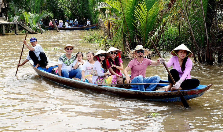 Tin tour du lịch rẻ không tưởng, hàng trăm người bị lừa hơn 6 tỉ - Ảnh 1.