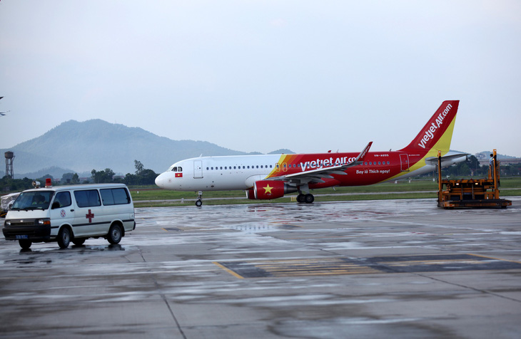 Máy bay Vietjet lại bị cảnh báo trục trặc động cơ, đình chỉ cất cánh - Ảnh 1.