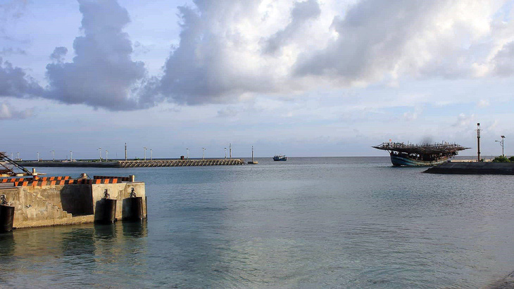 Trung tâm Hậu cần kỹ thuật đảo Sinh Tồn giúp ngư dân chống bão - Ảnh 5.