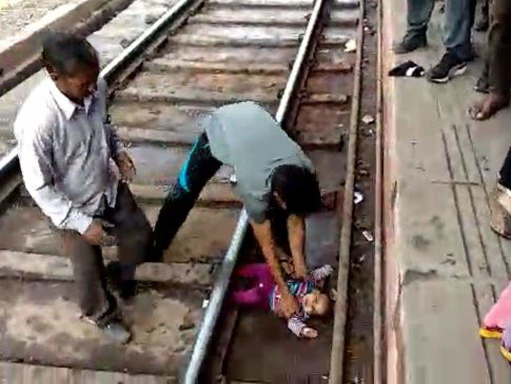 Bé gái 1 tuổi sống sót kỳ diệu khi xe lửa lao qua - Ảnh 2.