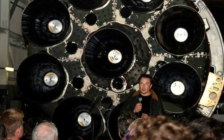 NASA muốn "thanh tra" nơi làm việc của SpaceX, Boeing