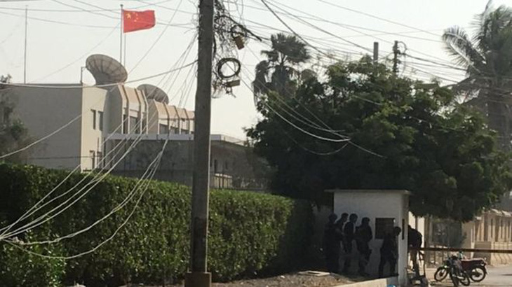 Lãnh sự quán Trung Quốc ở Pakistan bị tấn công, 3 người chết - Ảnh 1.