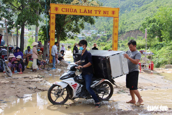 Ứng phó bão số 9, Khánh Hòa cấm biển - Ảnh 3.