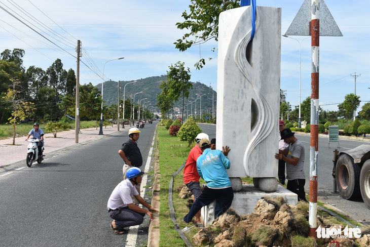 Đặt 76 tượng điêu khắc trên tuyến đường đẹp nhất Châu Đốc - Ảnh 7.