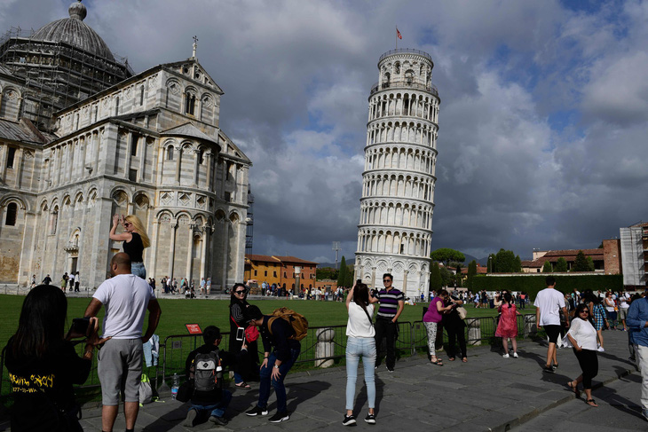 Tháp nghiêng Pisa giờ đã ‘bớt nghiêng hơn’ - Ảnh 1.