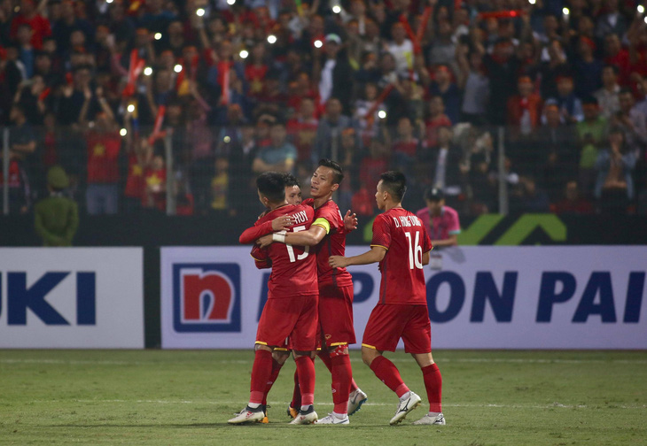 Việt Nam là đội đầu tiên hai lần không thủng lưới ở vòng bảng AFF Cup - Ảnh 1.