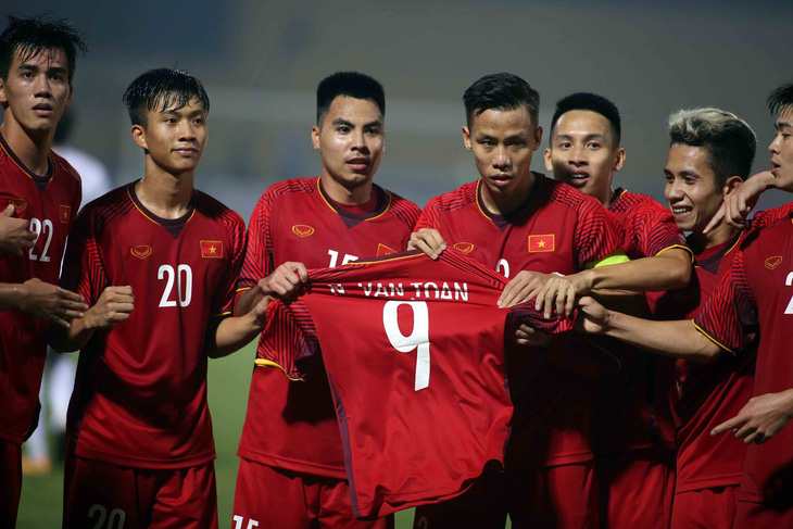 Thắng dễ Campuchia, Việt Nam vào bán kết với ngôi nhất bảng - Ảnh 1.