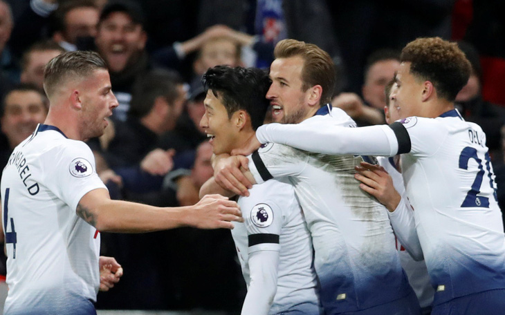 Tottenham buộc Chelsea thua trận đầu tiên