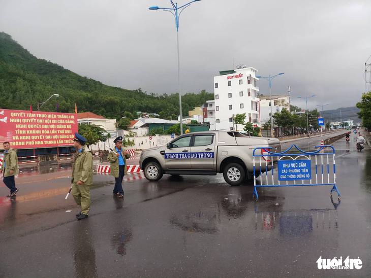 Mưa lớn, Nha Trang, Cam Ranh ngập diện rộng - Ảnh 14.