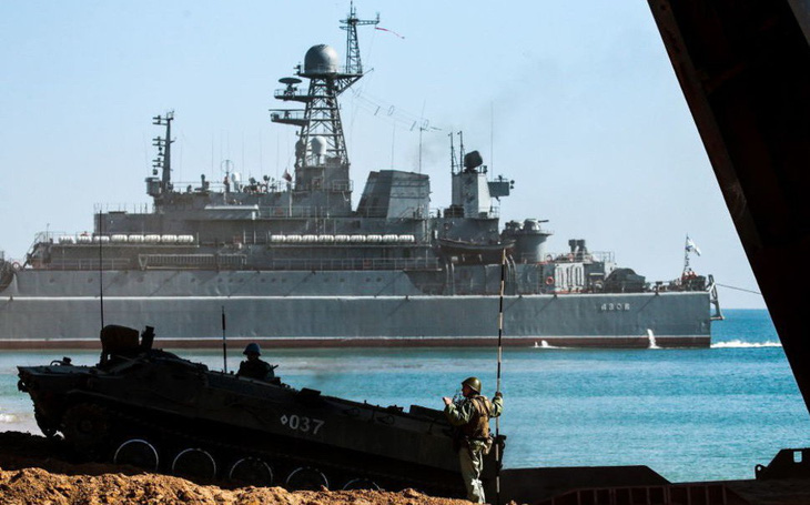 Ukraine tố tàu tuần duyên Nga đâm tàu kéo trên Biển Đen