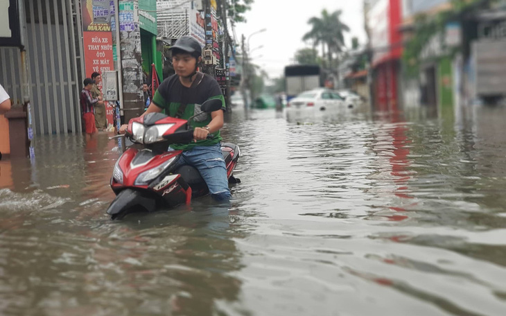Hôm nay Sài Gòn còn mưa lớn?