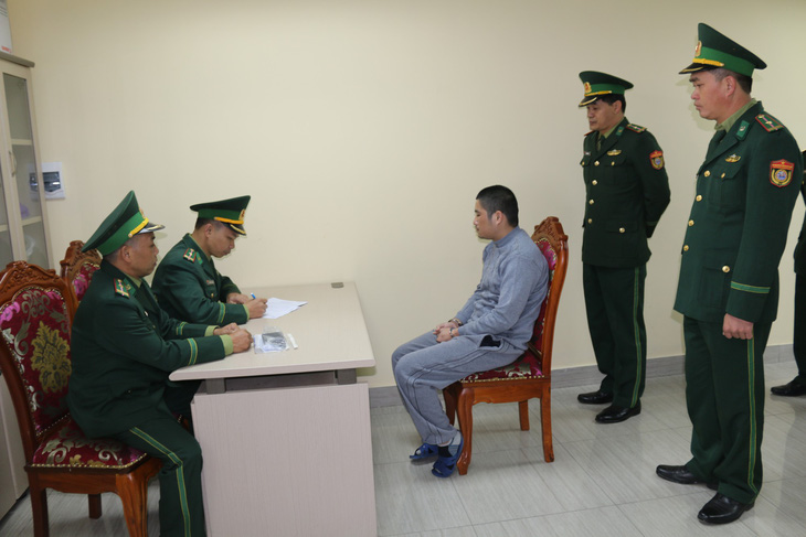Trung Quốc bàn giao tội phạm truy nã quốc tế cho Việt Nam - Ảnh 2.