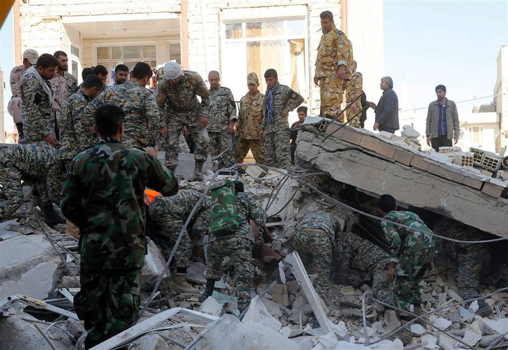 Động đất mạnh ở Iran, hơn 600 người bị thương - Ảnh 4.