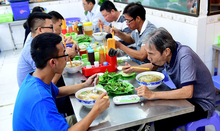 Tôn vinh phở theo những cách riêng - Ảnh 2.