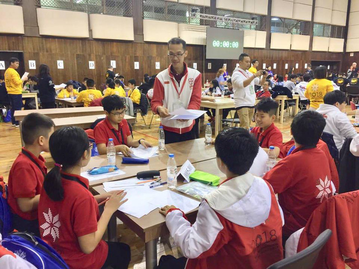 10 học sinh Việt giành huy chương vàng toán thế giới - Ảnh 1.