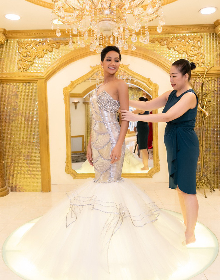 HHen Niê ưu tiên mặc thiết kế Việt thi Miss Universe 2018 - Ảnh 2.