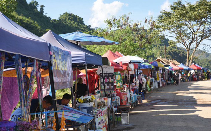 Hang Tham Luang thành điểm hút du khách