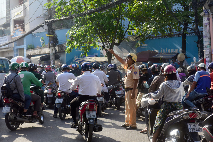 Kẹt cứng nút giao thông đài liệt sĩ, Bình Thạnh - Ảnh 6.