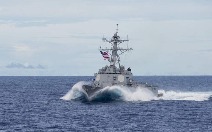 Mỹ nắn gân Trung Quốc, lại cho tàu chiến qua eo biển Đài Loan