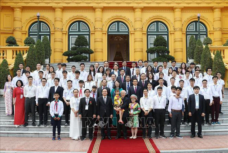 Tổng bí thư, Chủ tịch nước Nguyễn Phú Trọng gặp mặt đoàn HS-SV tiêu biểu - Ảnh 4.