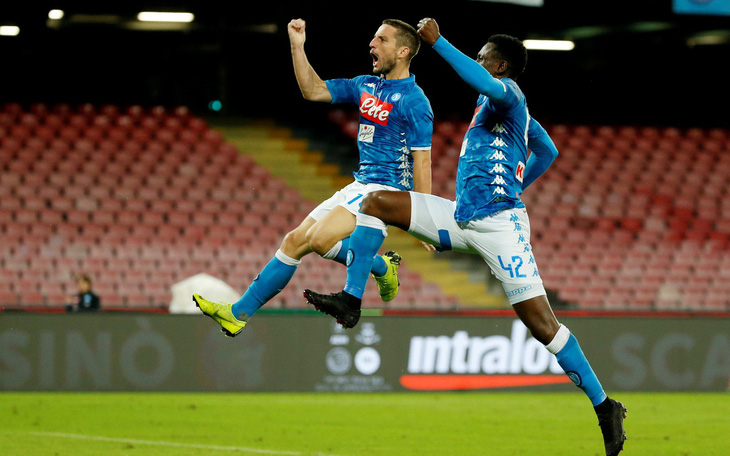 Mertens lập hat-trick, Napoli đè bẹp Empoli 5-1