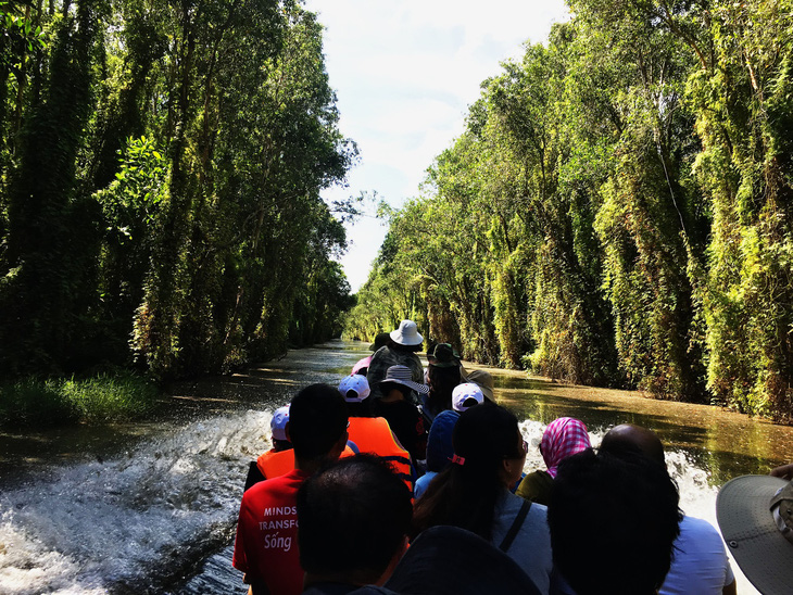 Bỏ phố, rong chơi cánh đồng bất tận - Ảnh 9.