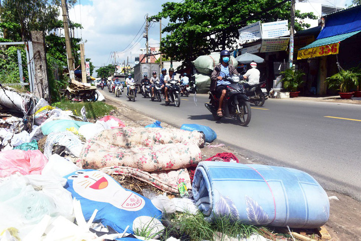 Coi chừng mầm bệnh rình rập sau mưa ngập - Ảnh 1.