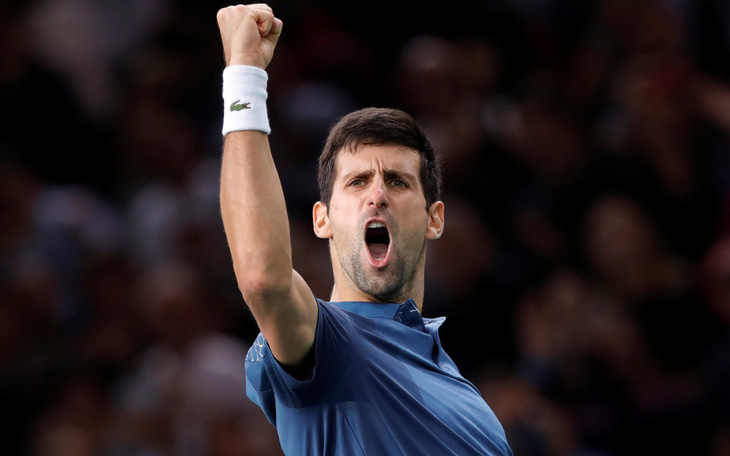 Djokovic thắng nghẹt thở Federer ở bán kết Paris Masters