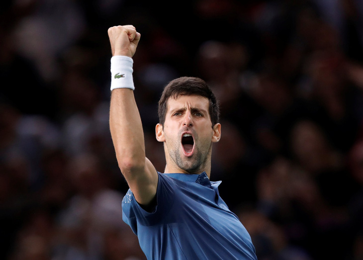 Djokovic thắng nghẹt thở Federer ở bán kết Paris Masters - Ảnh 1.