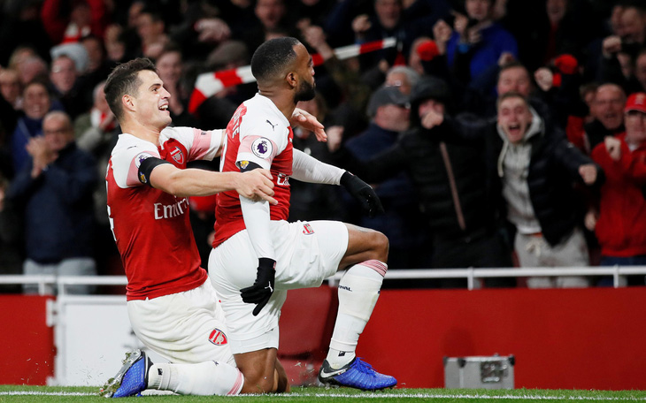 Arsenal và Liverpool chia điểm kịch tính trên sân Emirates