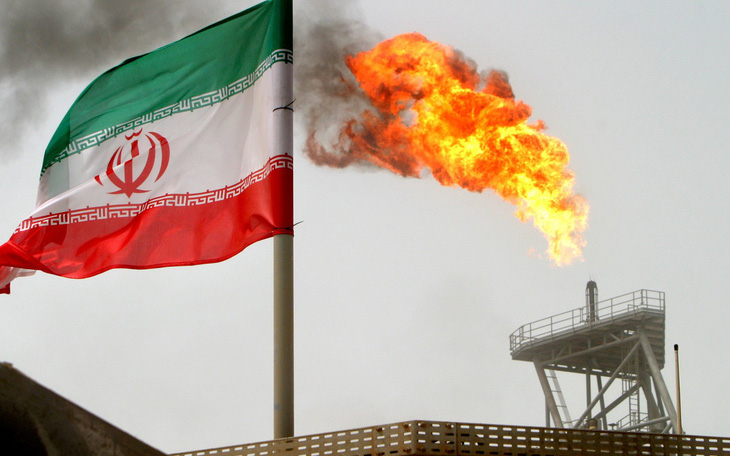 Iran tuyên bố vẫn bán dầu bất chấp cấm vận của Mỹ