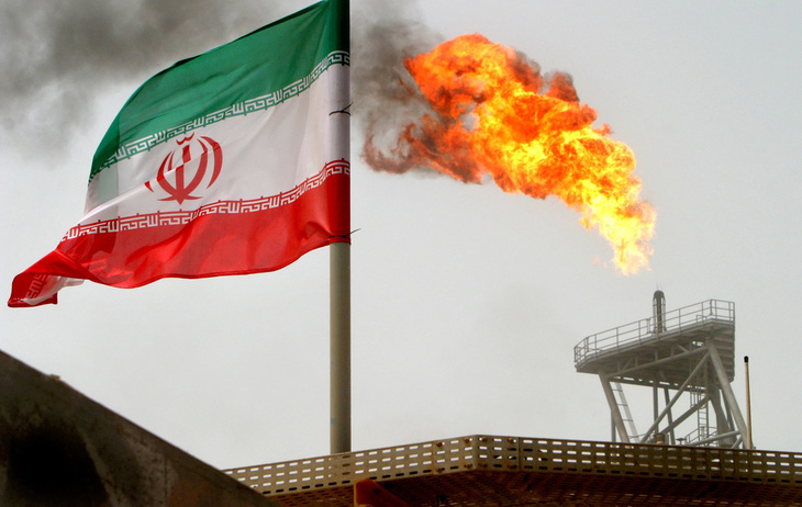 Iran tuyên bố vẫn bán dầu bất chấp cấm vận của Mỹ - Ảnh 2.