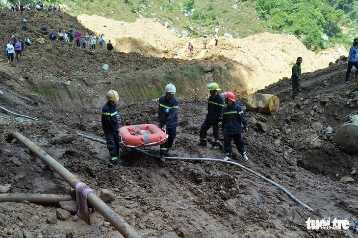 Bắt chủ nhóm đào vàng trái phép vụ 2 người kẹt trong hang - Ảnh 1.