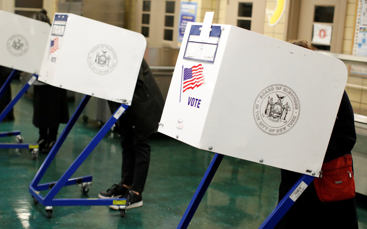 Cử tri Mỹ bắt đầu đi bỏ phiếu bầu cử giữa kỳ