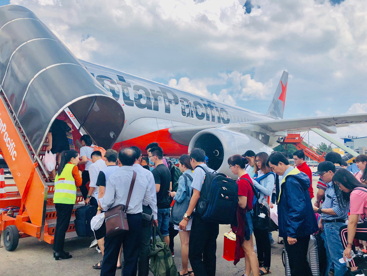 Hành khách bức xúc vì Jetstar hủy chuyến tới Tuy Hòa - Ảnh 1.