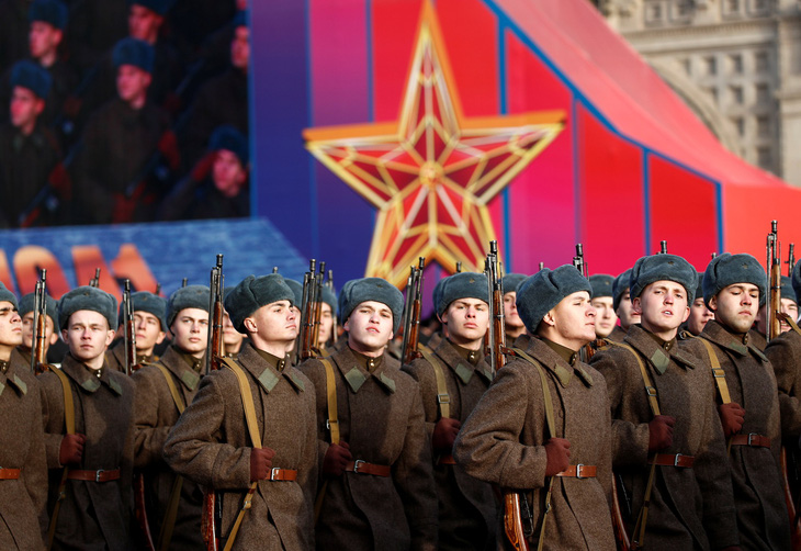 Nga tái hiện cuộc duyệt binh lịch sử trên Quảng trường Đỏ - Ảnh 5.