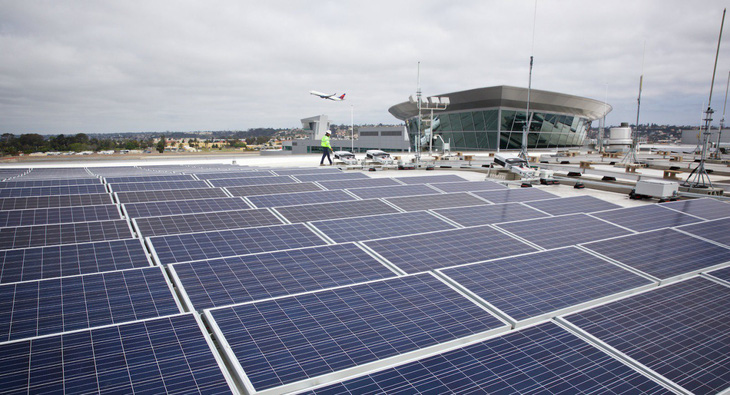 Sắp ra mắt sân bay vận hành hoàn toàn bằng điện mặt trời - Ảnh 1.