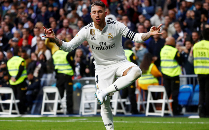 Video 10 chiếc thẻ đỏ nổi tiếng của Sergio Ramos