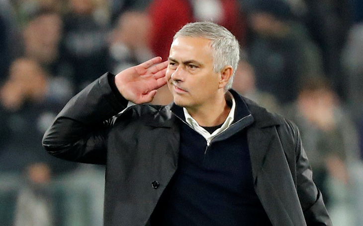Cầu thủ Juventus điên tiết vì màn ăn mừng khiêu khích của HLV Mourinho